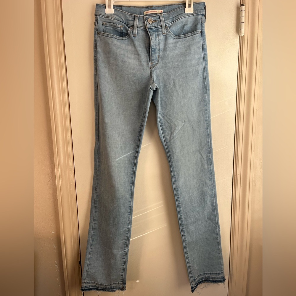 Levi's Women's Light Blue Straight Leg Jeans